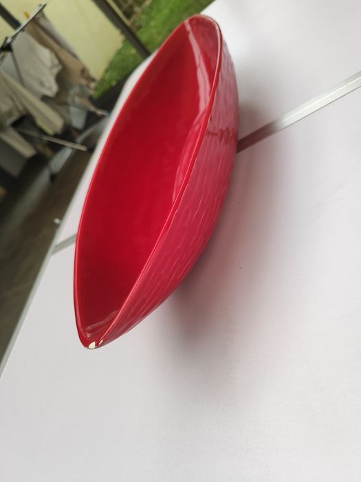 Peça decorativa na cor vermelho