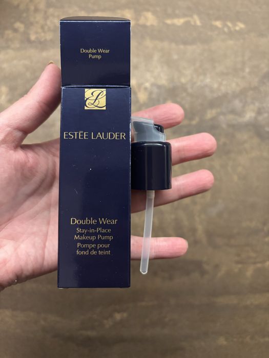 Este lauder pompka do podkladu