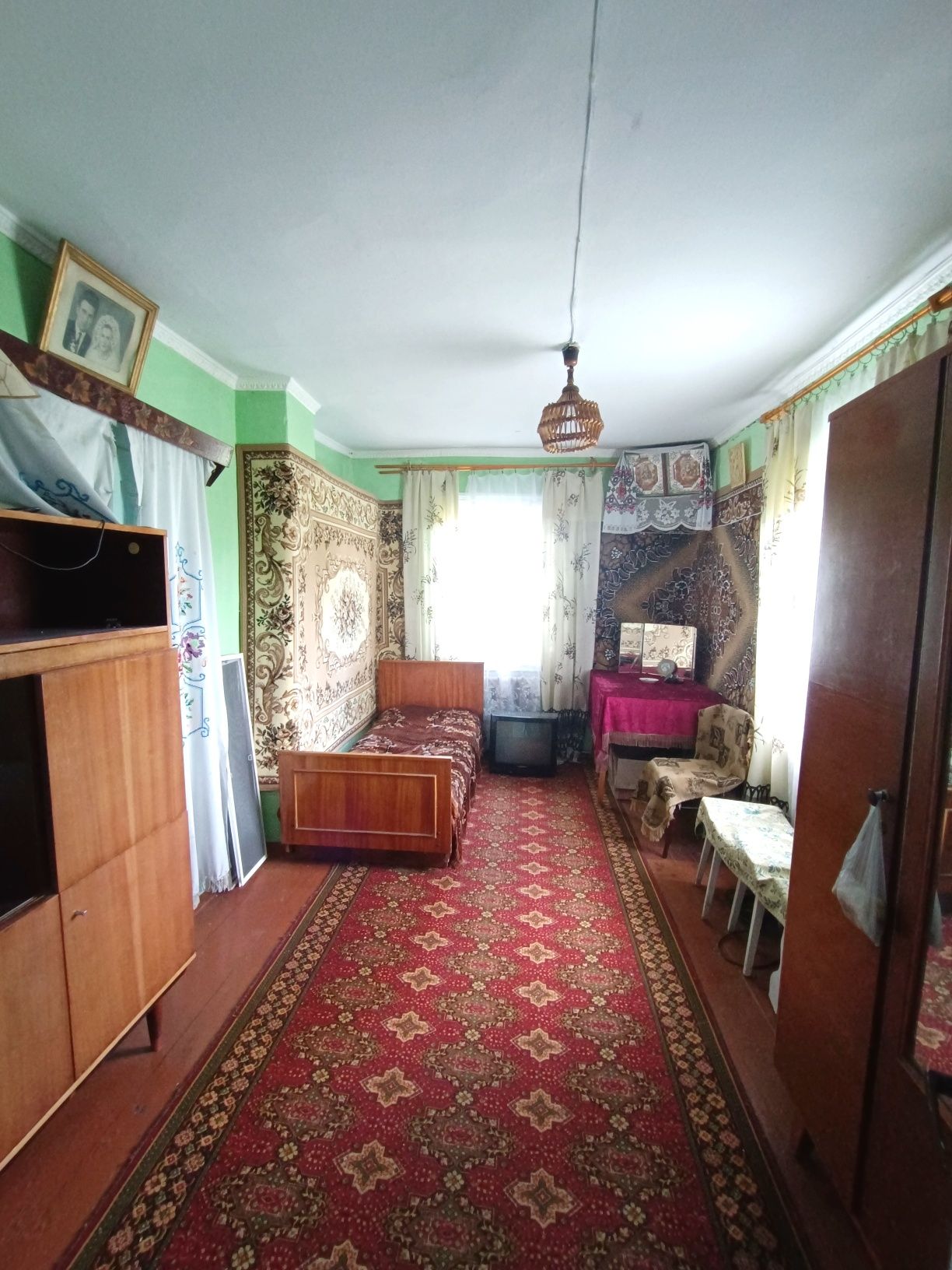 Продам будинок у селі Бродівське, 33 км від Рівного.