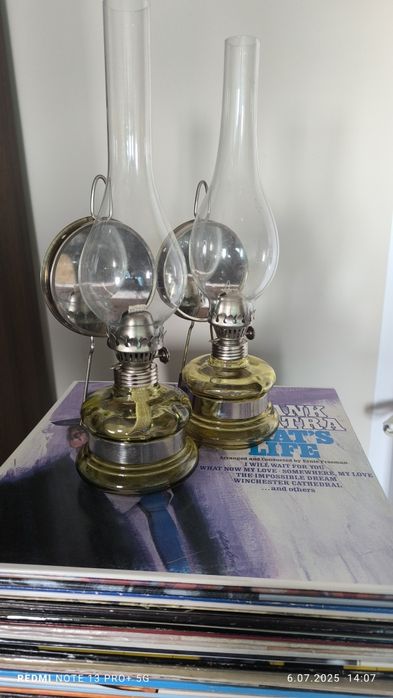 Lampy naftowe PRL 8" zielonkawożółte. Dwie sztuki. Dobrana para.