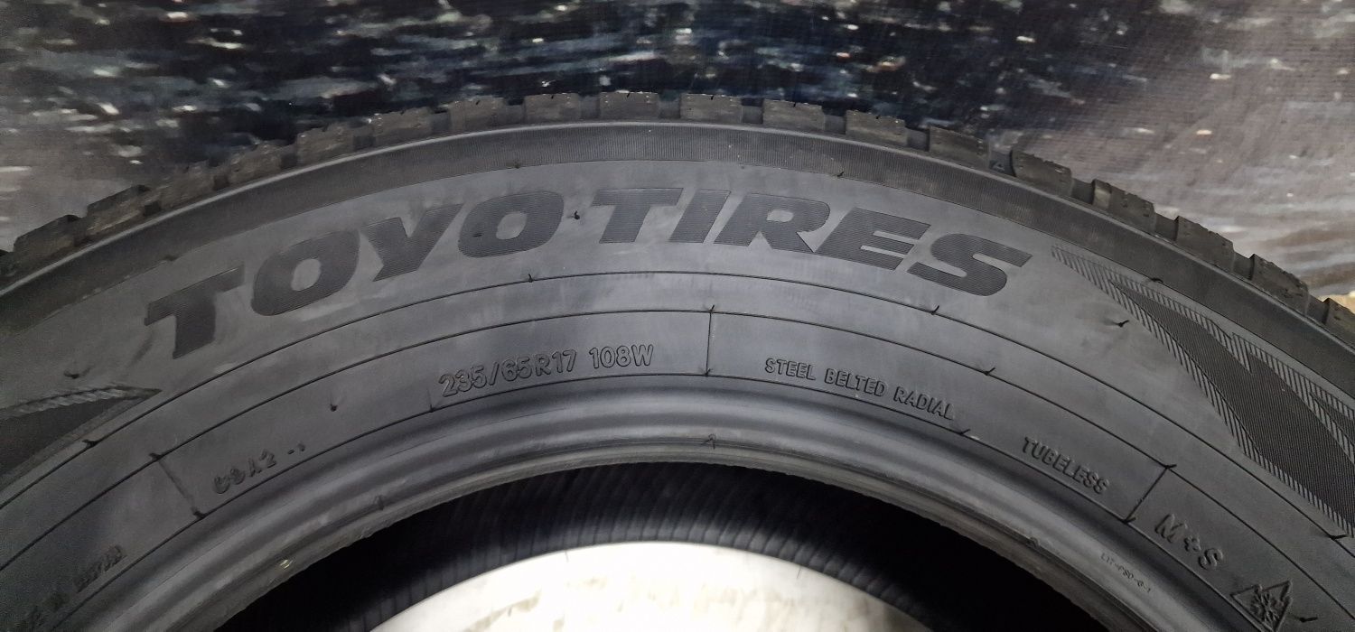 S23 1 x 235/65R17 Toyo Celsius AS2 108W XL opony wielosezonowe demo