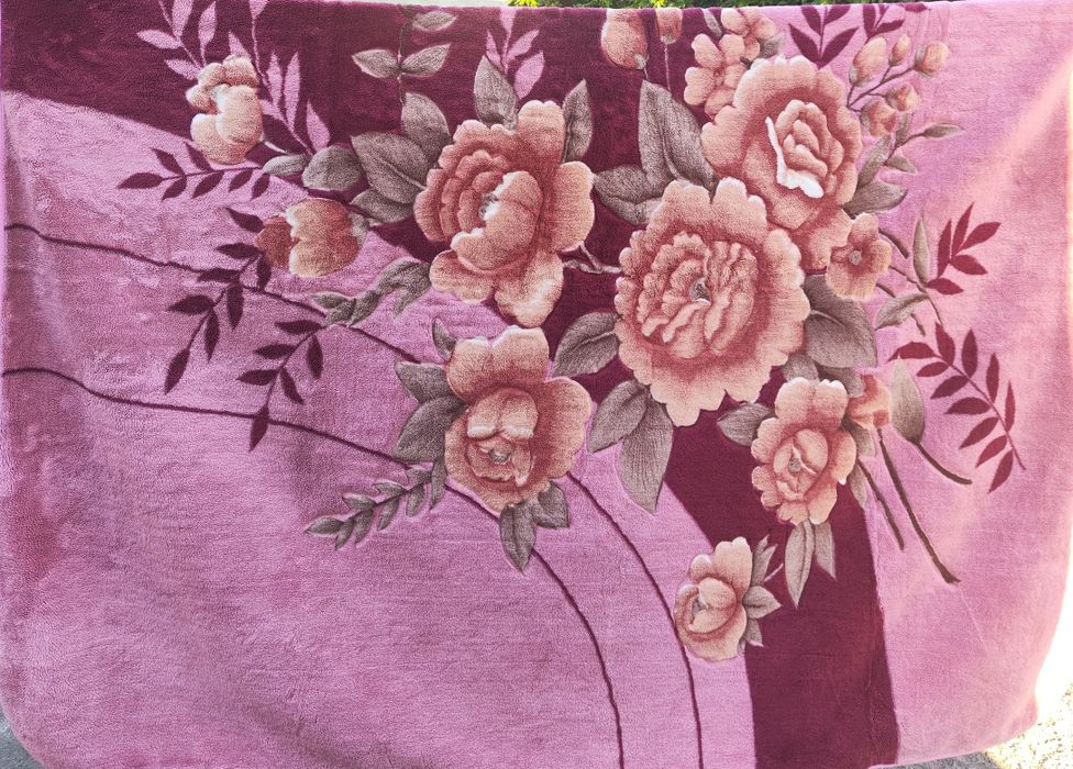 Покрывало очень красивое и мягкое, большое