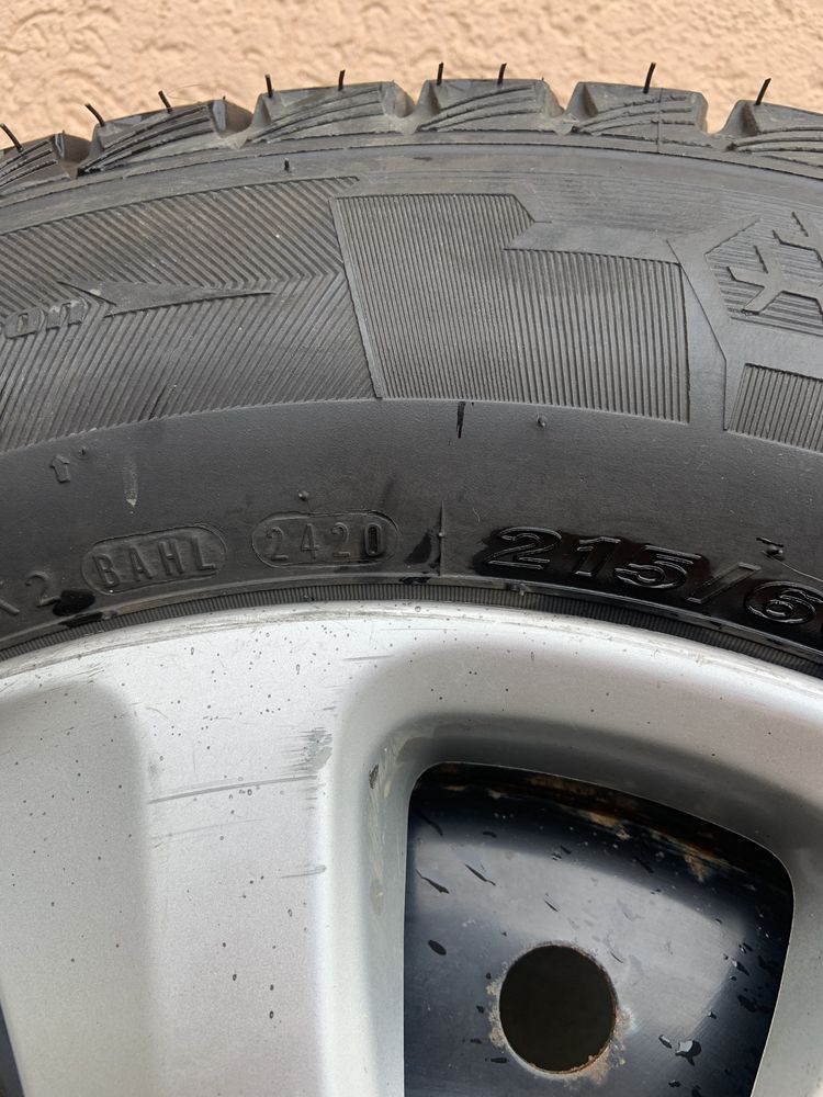 215/65 R16 Roadstone Winguard ice