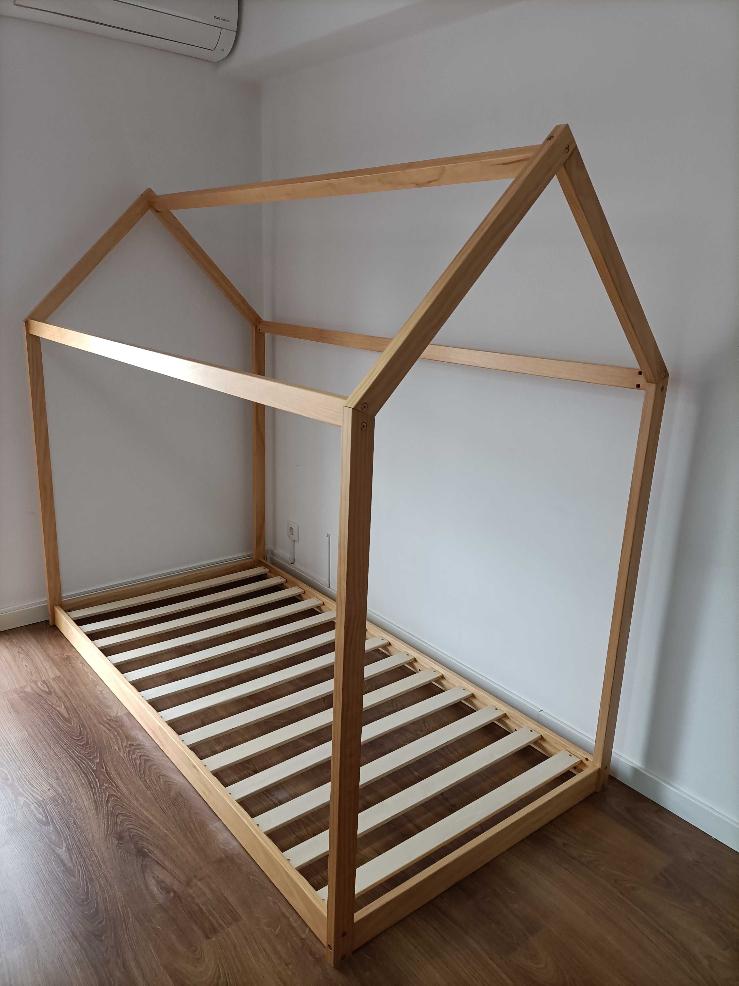 Cama para criança em madeira