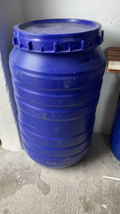 Beczka plastikowa zakrecana 200l