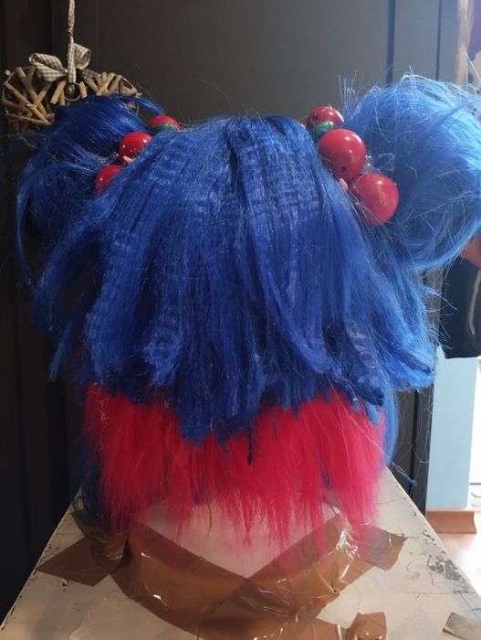 Niebiesko czerwony wig