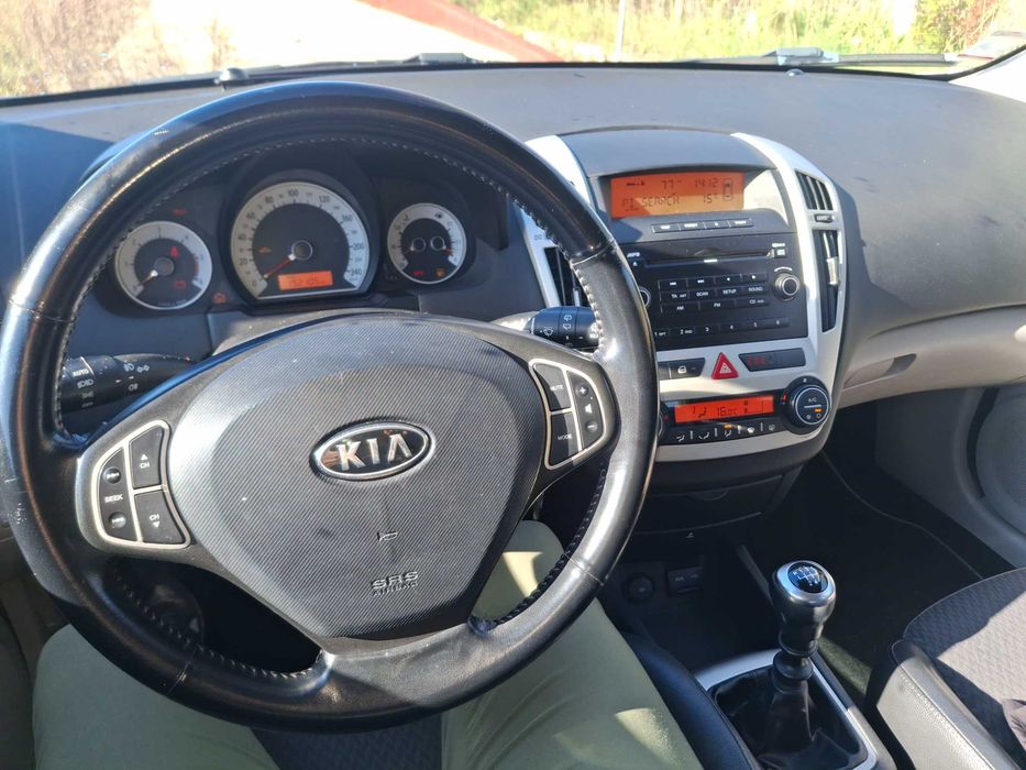 Kia Ceed CRDI 1.6 gasóleo