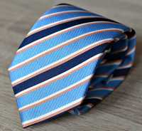 Błękitny jedwabny krawat w pasy