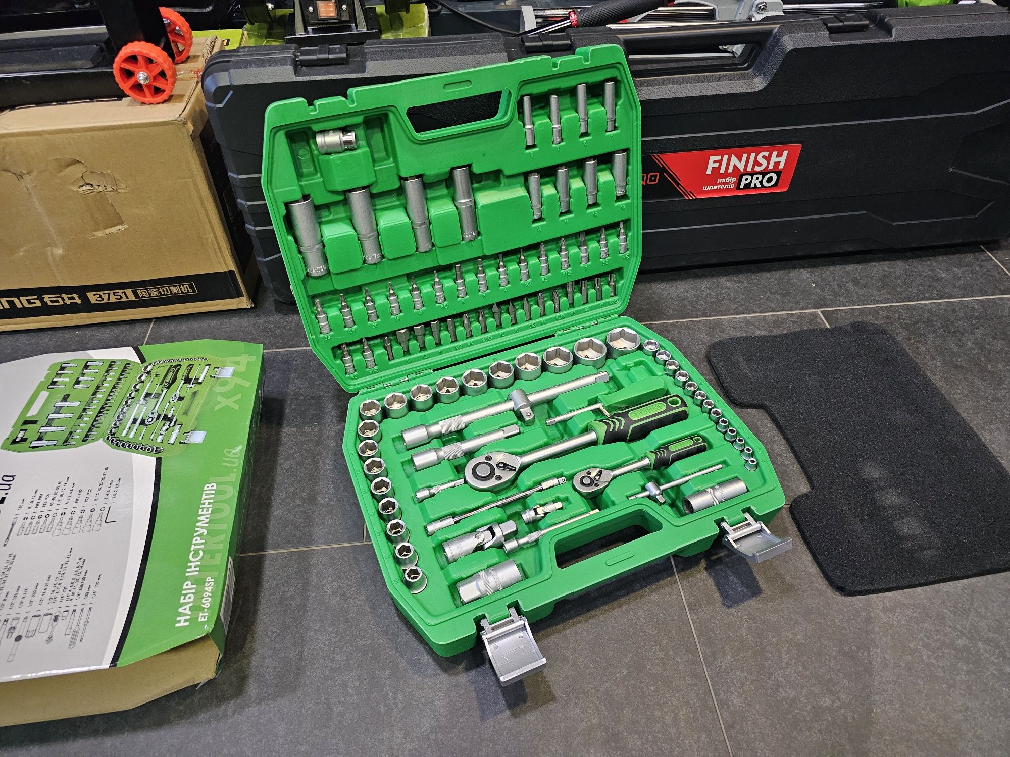 Набор инструментов Головок 94ед. Intertool 1/2", 1/4" 72 зуба Трещетки