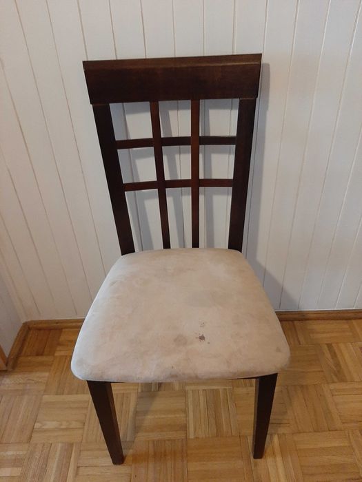 Używane drewniane krzesło z lat siedemdziesiątych ( dawny PRL)