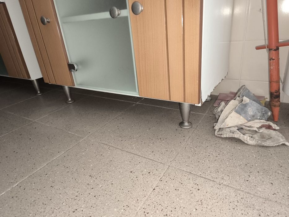 Dois móveis de casa de banho