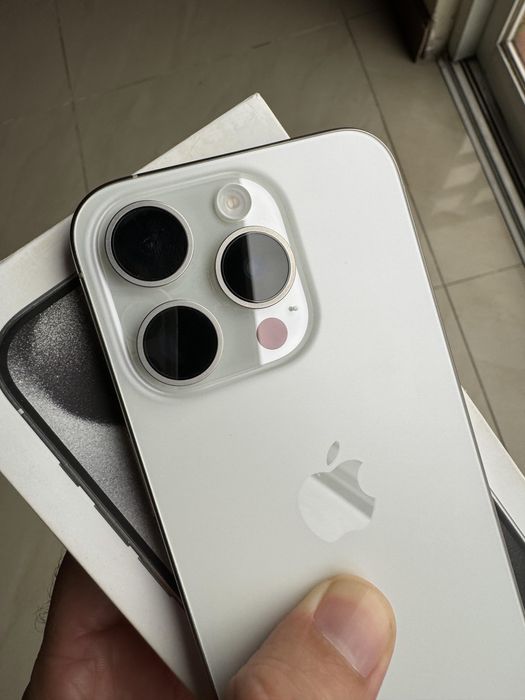 Iphone 15 pro 256gb branco