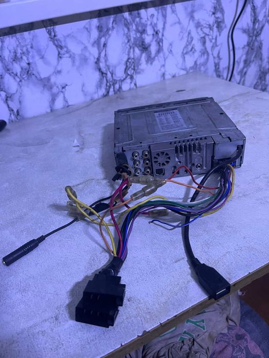 Продам автомагнітолу Alpine CDE-175R – Легендарна якість звуку!