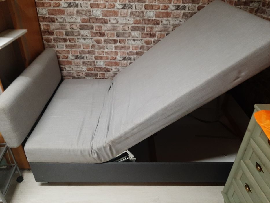 Tapczan łóżko  110 / 200 regulacją  zagłówkiem..