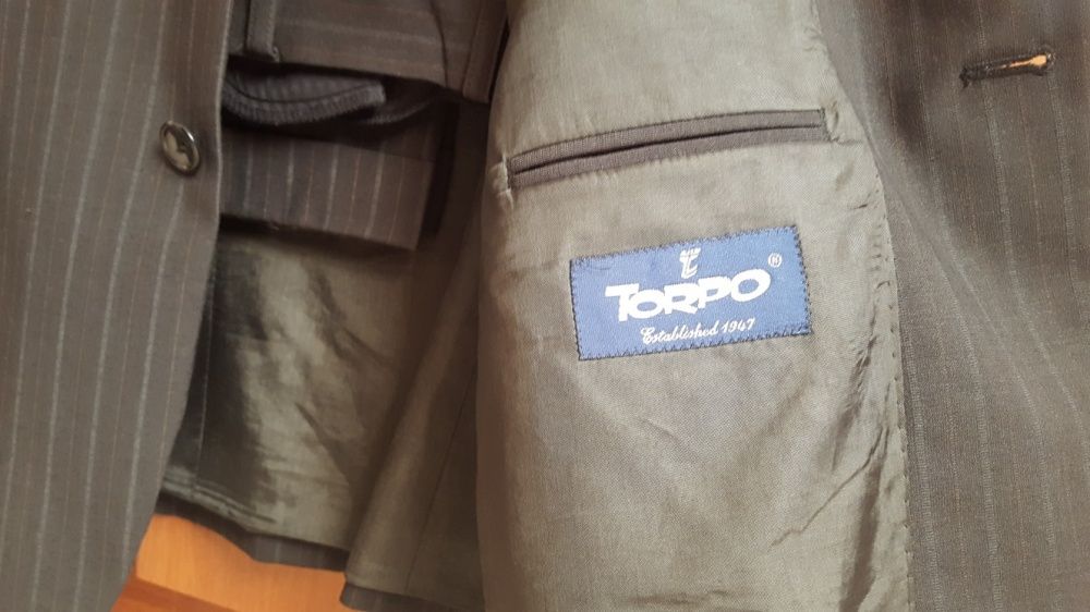 Garnitur Torpo ciemno szary.