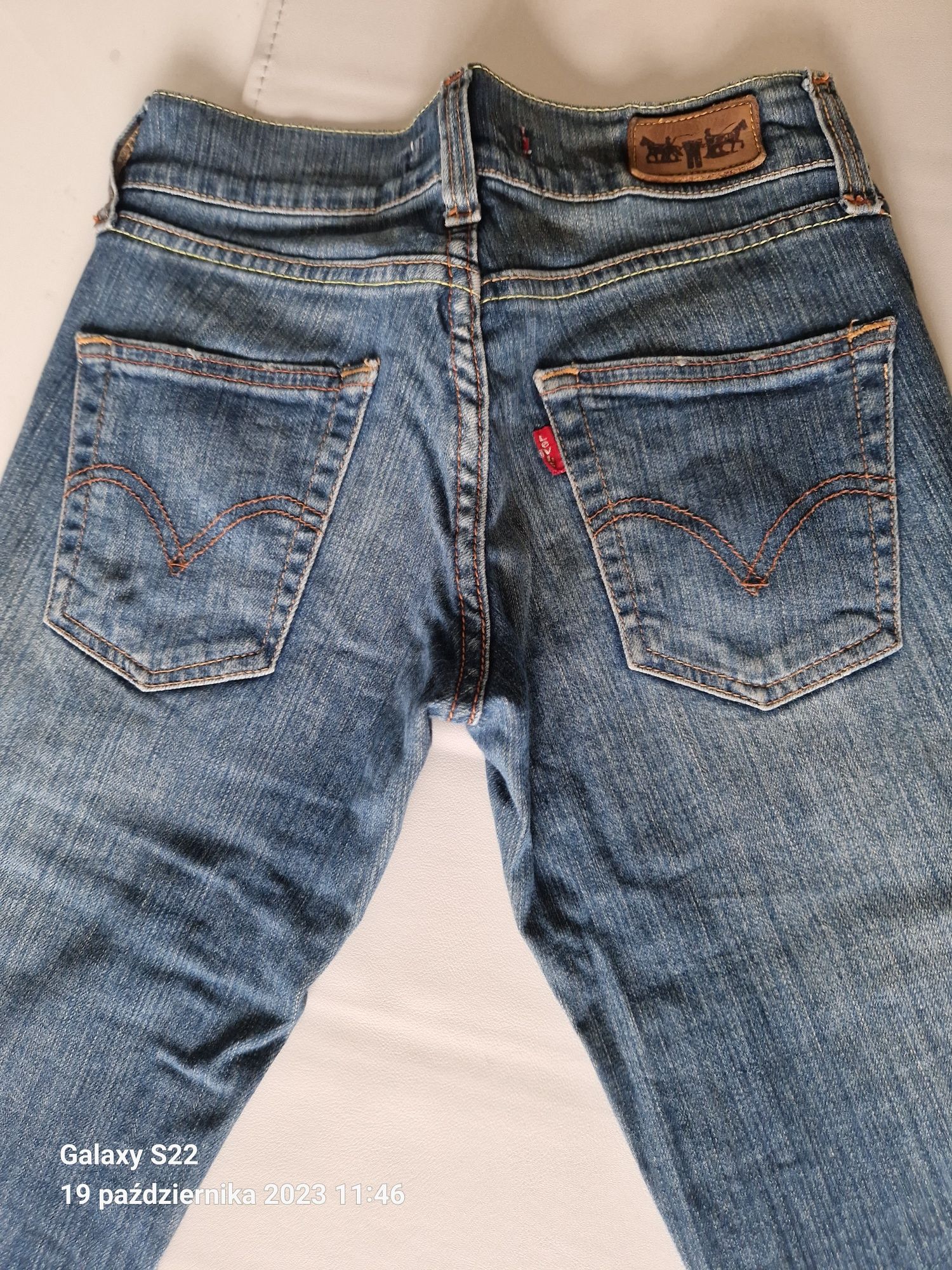 Jeansy Levis 34. Damskie