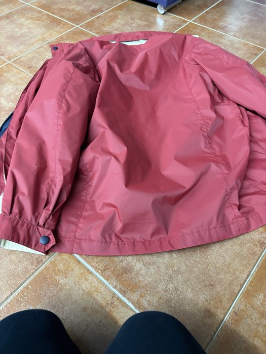 Parka com capuz ( corta-vento)