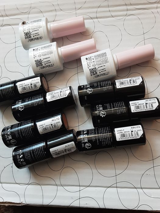 Lampa UV Hi Hibrid + lakiery hybrydowe NeoNail i Hi Hibrid