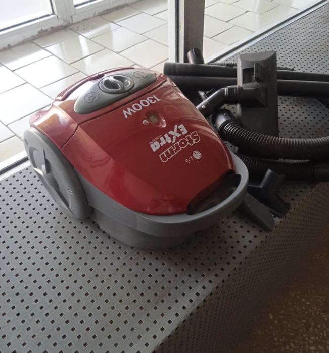 Пилосос LG Storm Extra 1300, Rowenta Space 1600W