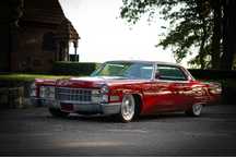Wynajem przepięknego Cadillaca 1966 De Ville Coupe z szoferem