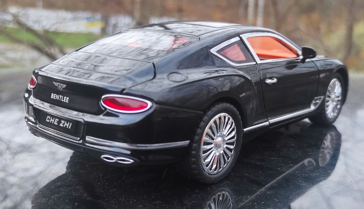 Модель 1/24 Bentley Continental GT