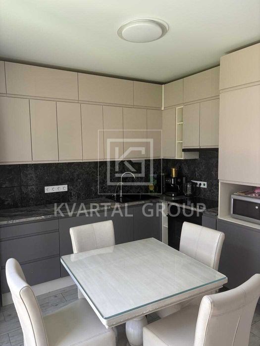 БЕЗ КОМІСІЇ! ТаунХаус з ремонтом і меблями. ТОП локація. Поруч ЛІс