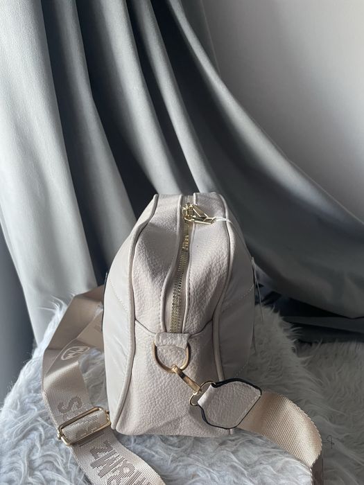 Nowa beżowa listonoszka