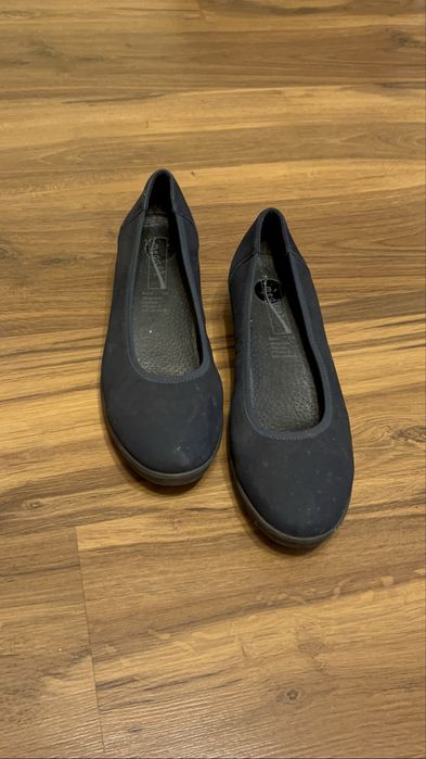 Damskie granatowe baleriny na koturnie