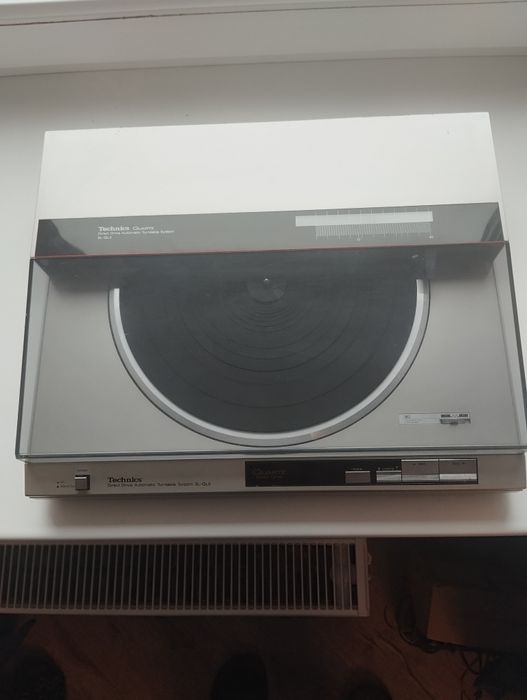 Тангенциальный проигрыватель винила  Technics SL-QL5