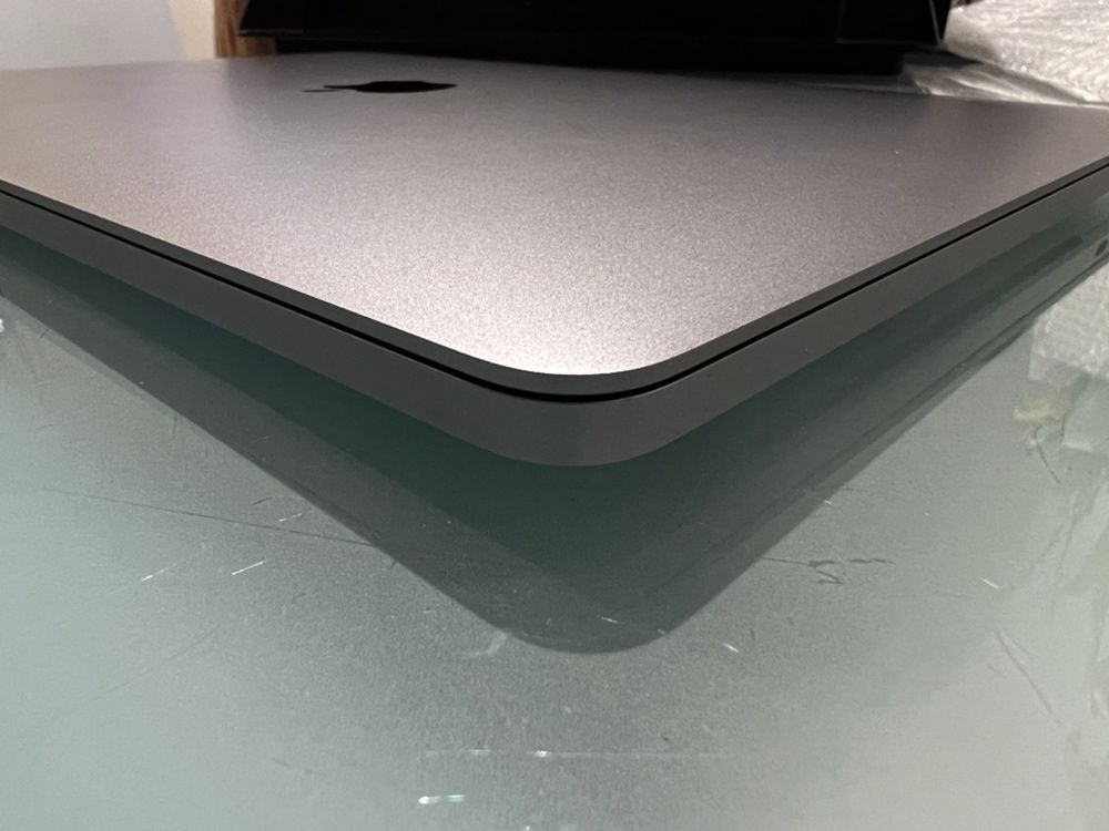 Macbook Pro 13 2016 touchbar 4x i5 2.9 8gb ram 256 gb SSD