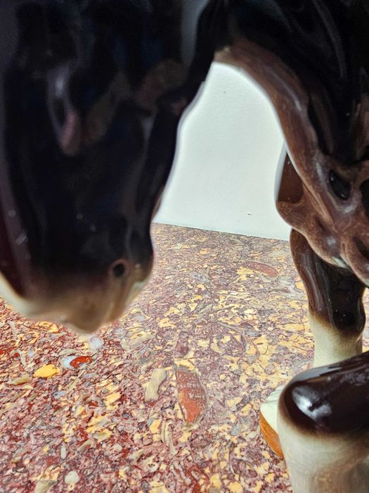 Duży piękny ceramiczny koń rasy Clydesdale 25 cm klejone ucho