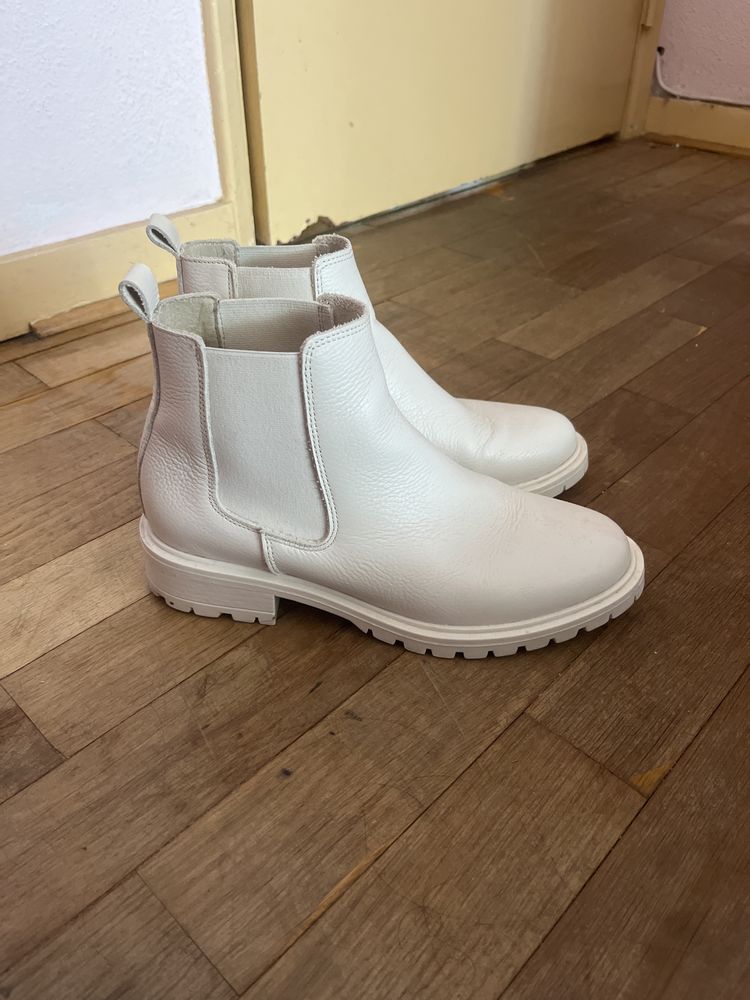 Botas bej semi novas