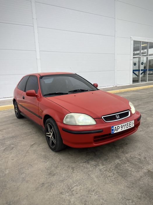 Honda Civic 1.4 на полном ходу