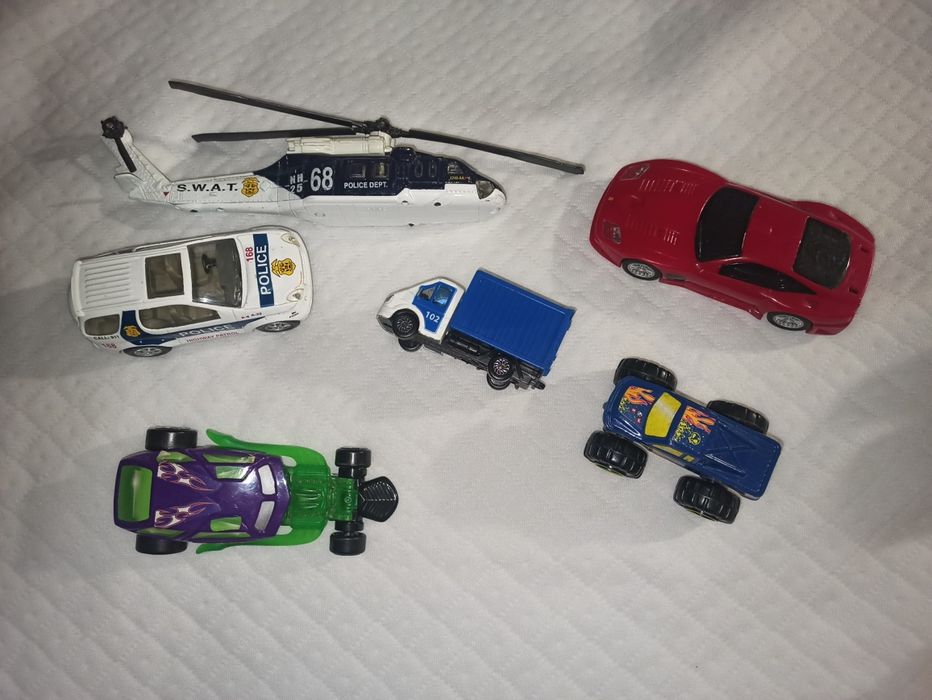 Машинки, іграшки, літаки дитячі