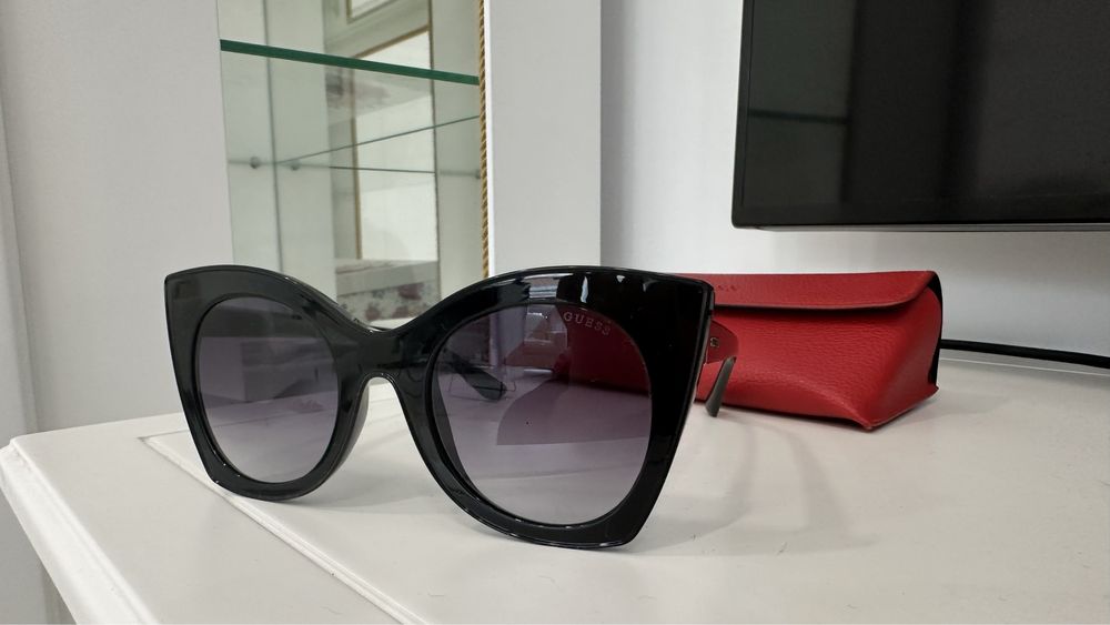 Очки Guess, солнцезащитные, классические