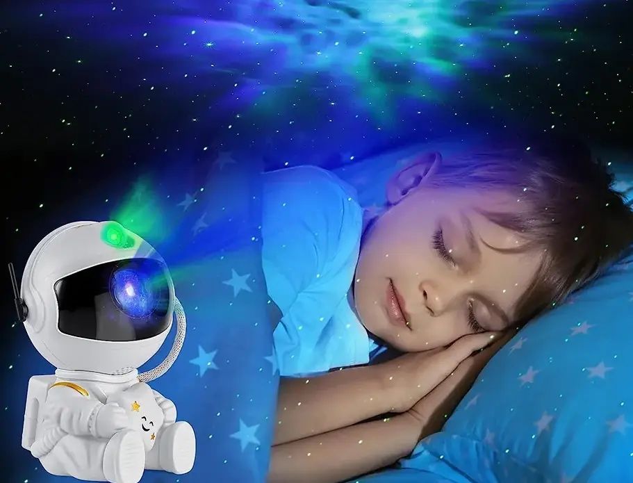 Ночник-проектор "Звездное небо: Космонавт"