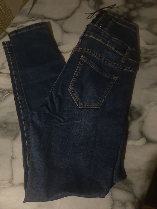 Продаються жіночі джинси