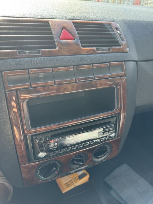 Бардачок полка под радио SKODA FABIA I 6Y0857925