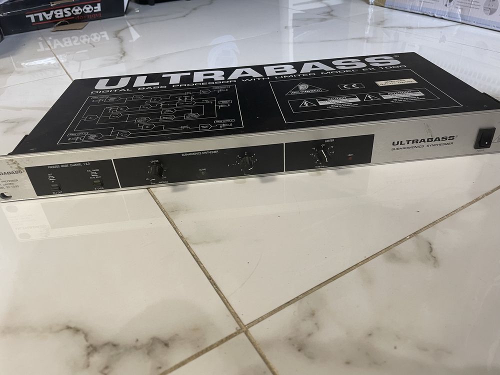 Cyfrowy procesor basowy Behringer Ultrabass EX1000 z limiterem