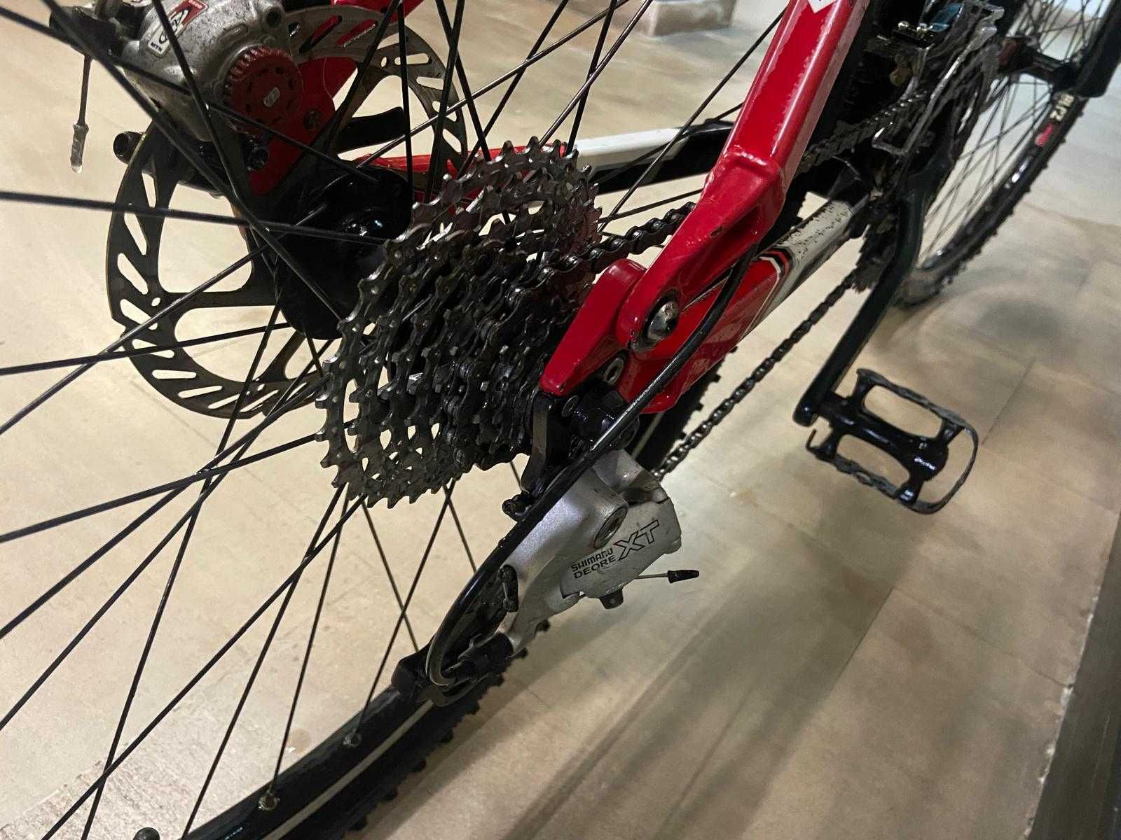 Bicicleta Mondraker .  Suspensão Regulável Travões Disco