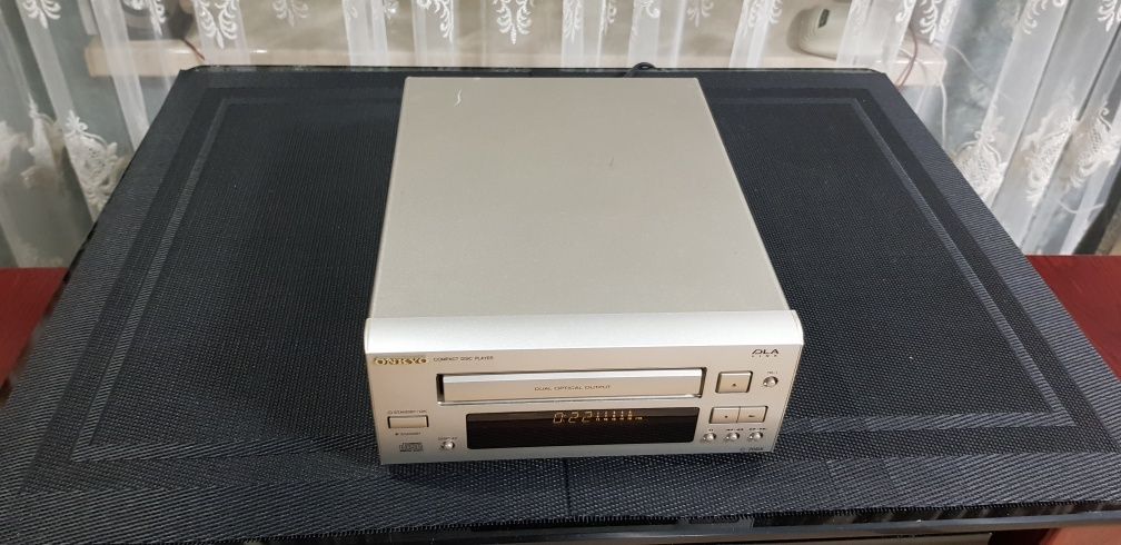 Onkyo C-705X compact disc player