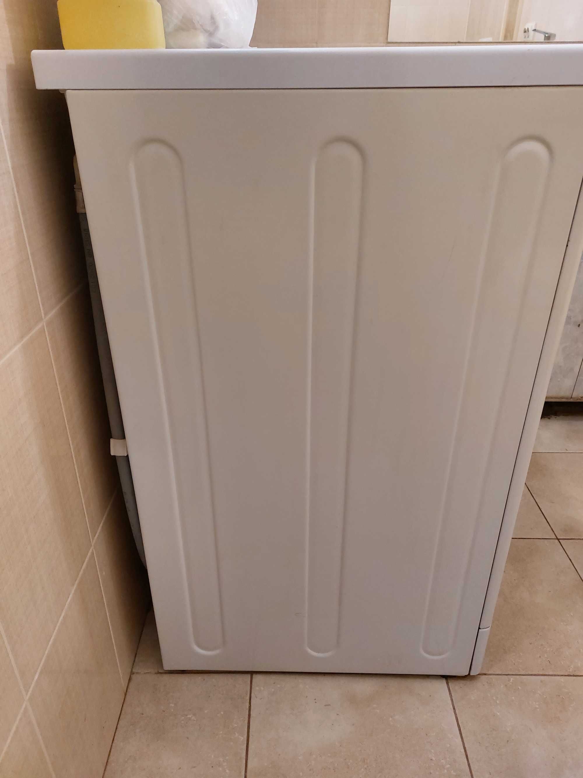 Продам пральну машинку INDESIT WIL82X