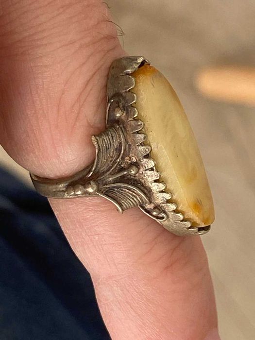 Pierścionek Melchior z bursztynem. ZSRR.