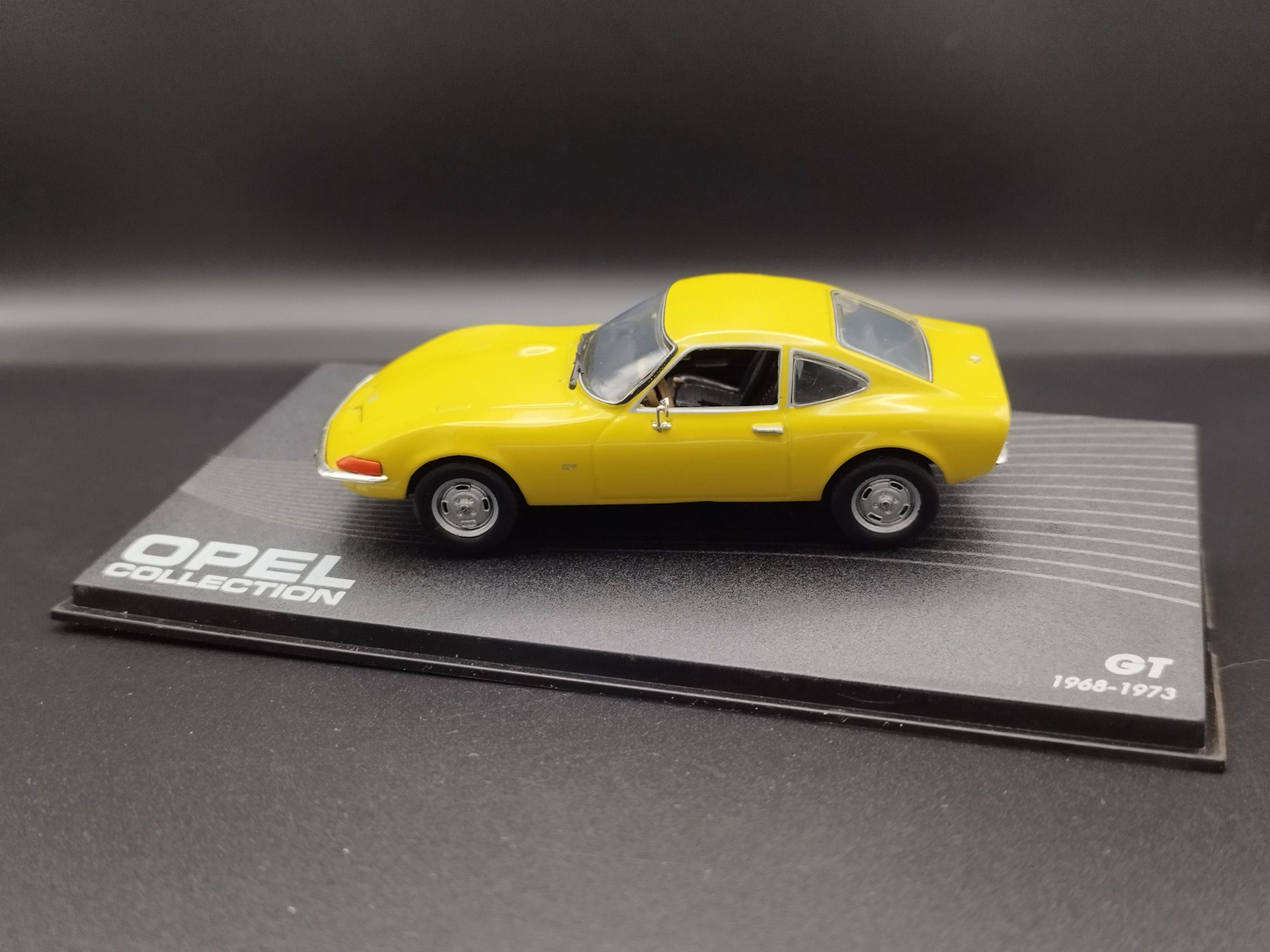 1:43 Opel Collection GT model używany