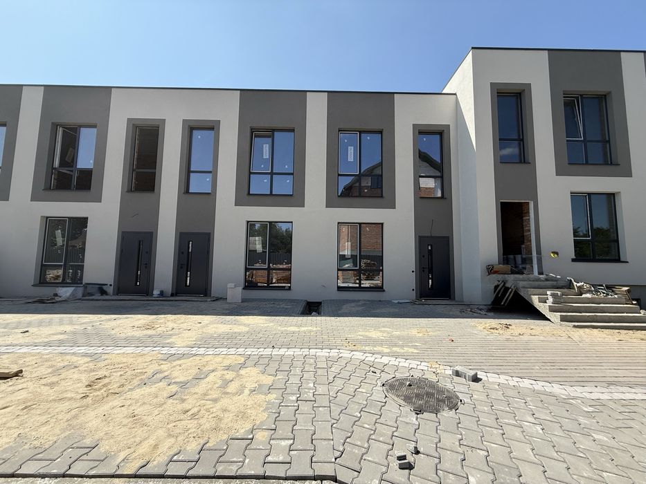 Таунхаус з чистовими роботами