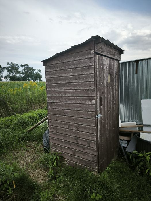 Wychodek, toaleta na działkę, toaleta na budowe