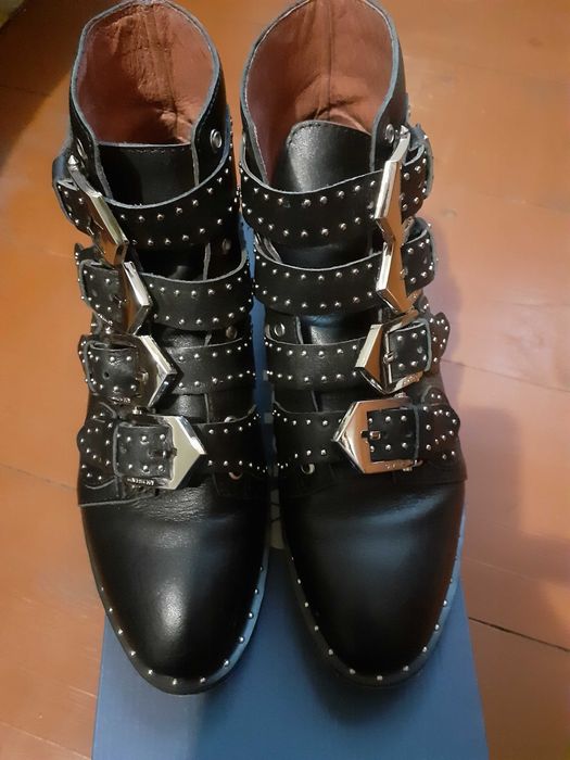 Шкіряне взуття, фірмови, орігі нальне.