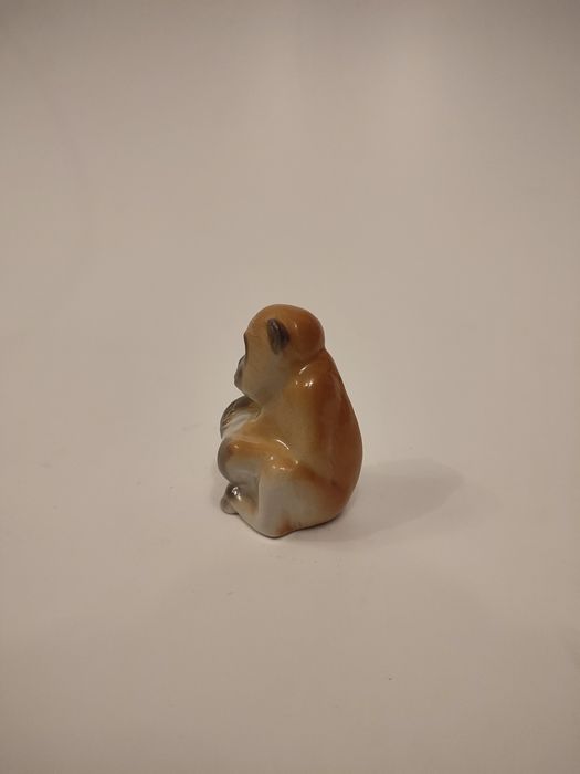 Figurka porcelanowa małpka Łomonosow lata 70