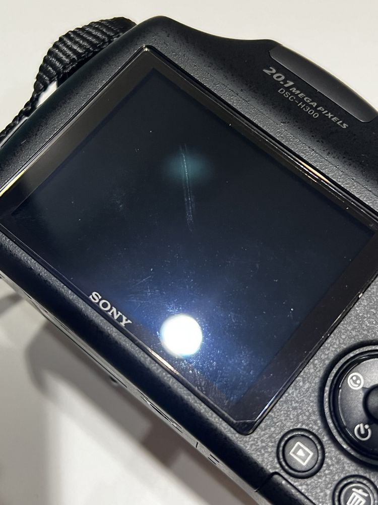 Фотоапарат Sony Cyber-Shot H300 35x Optical Zoom 20.1MP /f3.0-5.9 HD