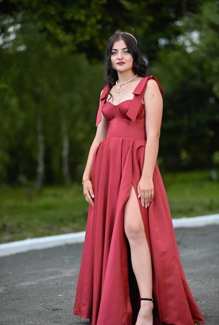 Продаю випуску сукню